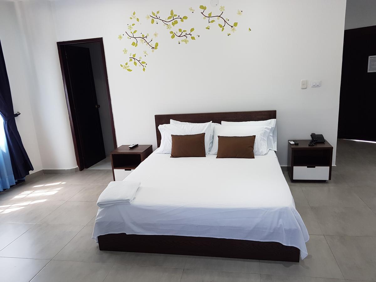 Hotel Plaza Real Montelíbano Екстериор снимка