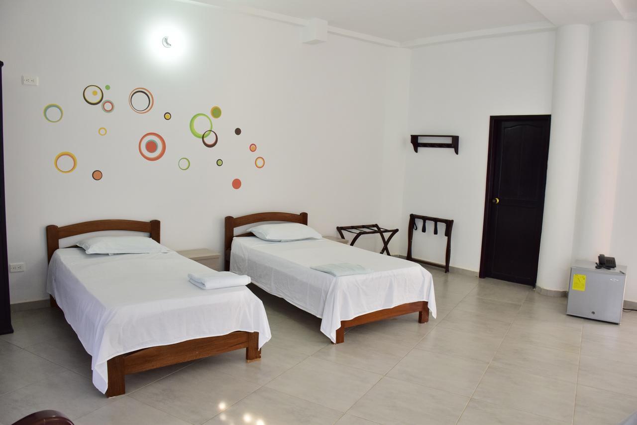 Hotel Plaza Real Montelíbano Екстериор снимка