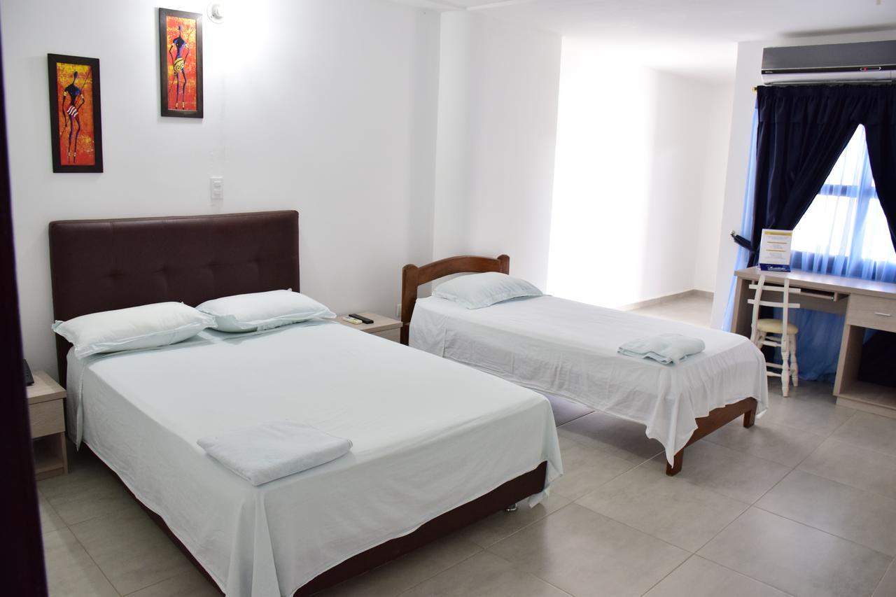 Hotel Plaza Real Montelíbano Екстериор снимка