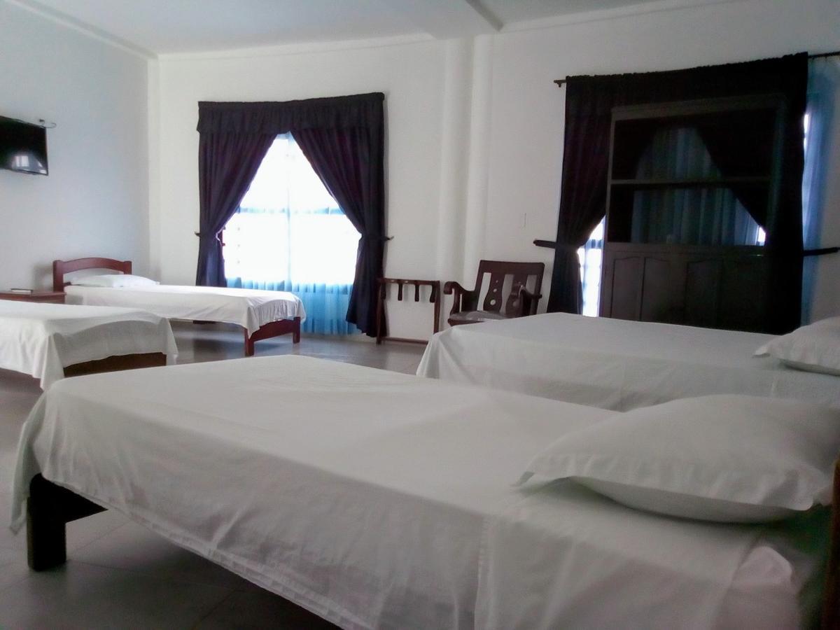 Hotel Plaza Real Montelíbano Екстериор снимка